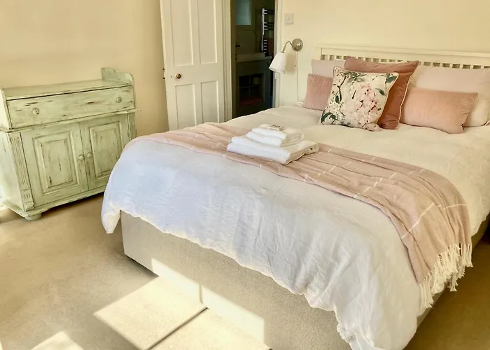 Key Cottage, Sleeps 8
