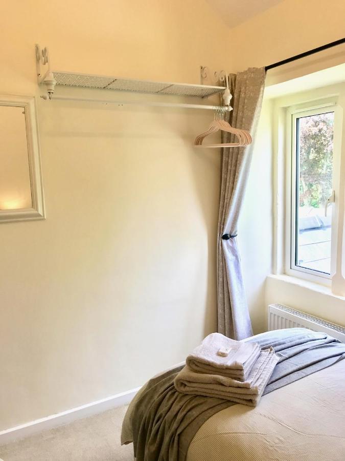 Key Cottage, Sleeps 8 Brimscombe