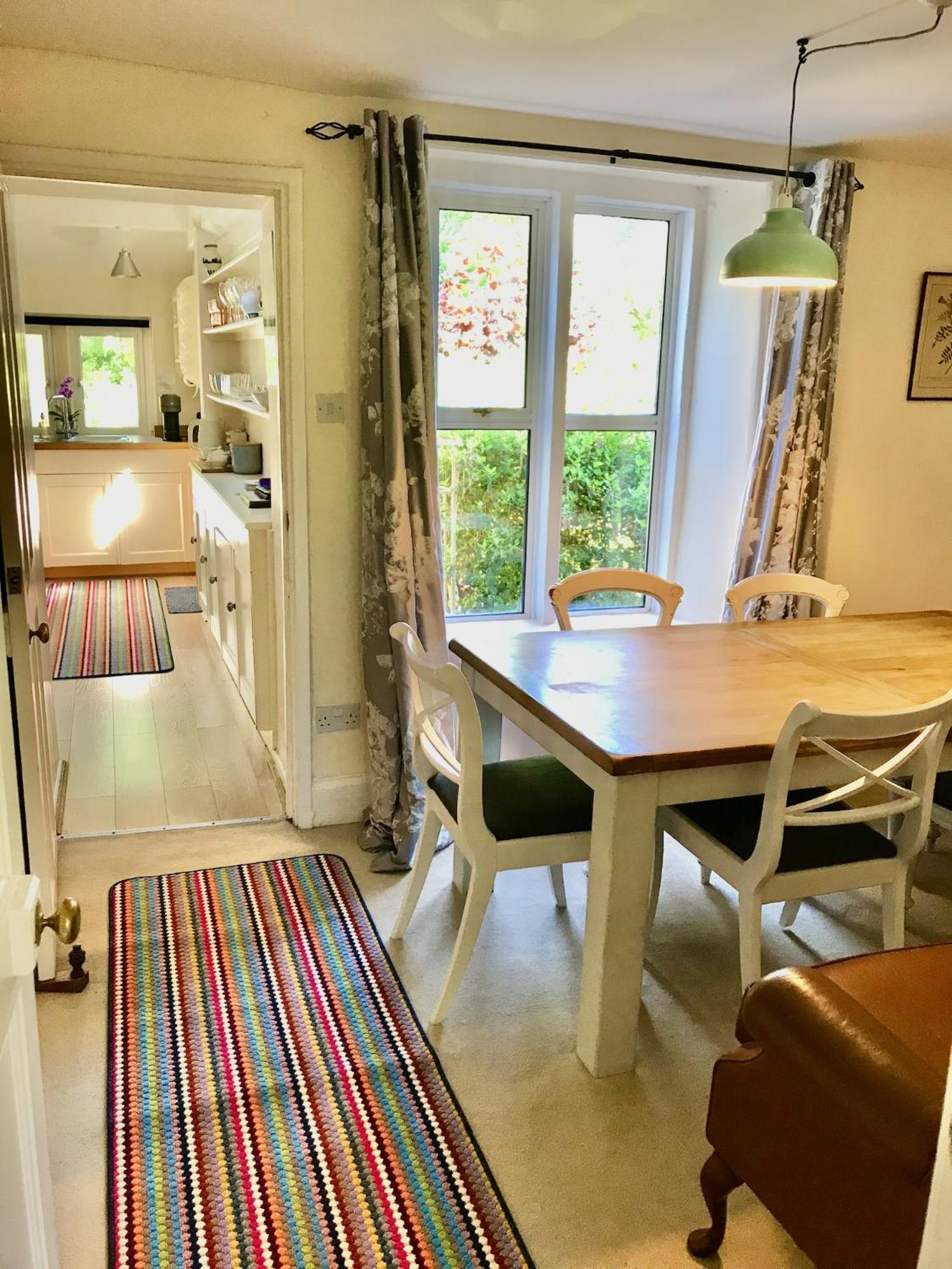 Key Cottage, Sleeps 8 Holiday home Brimscombe