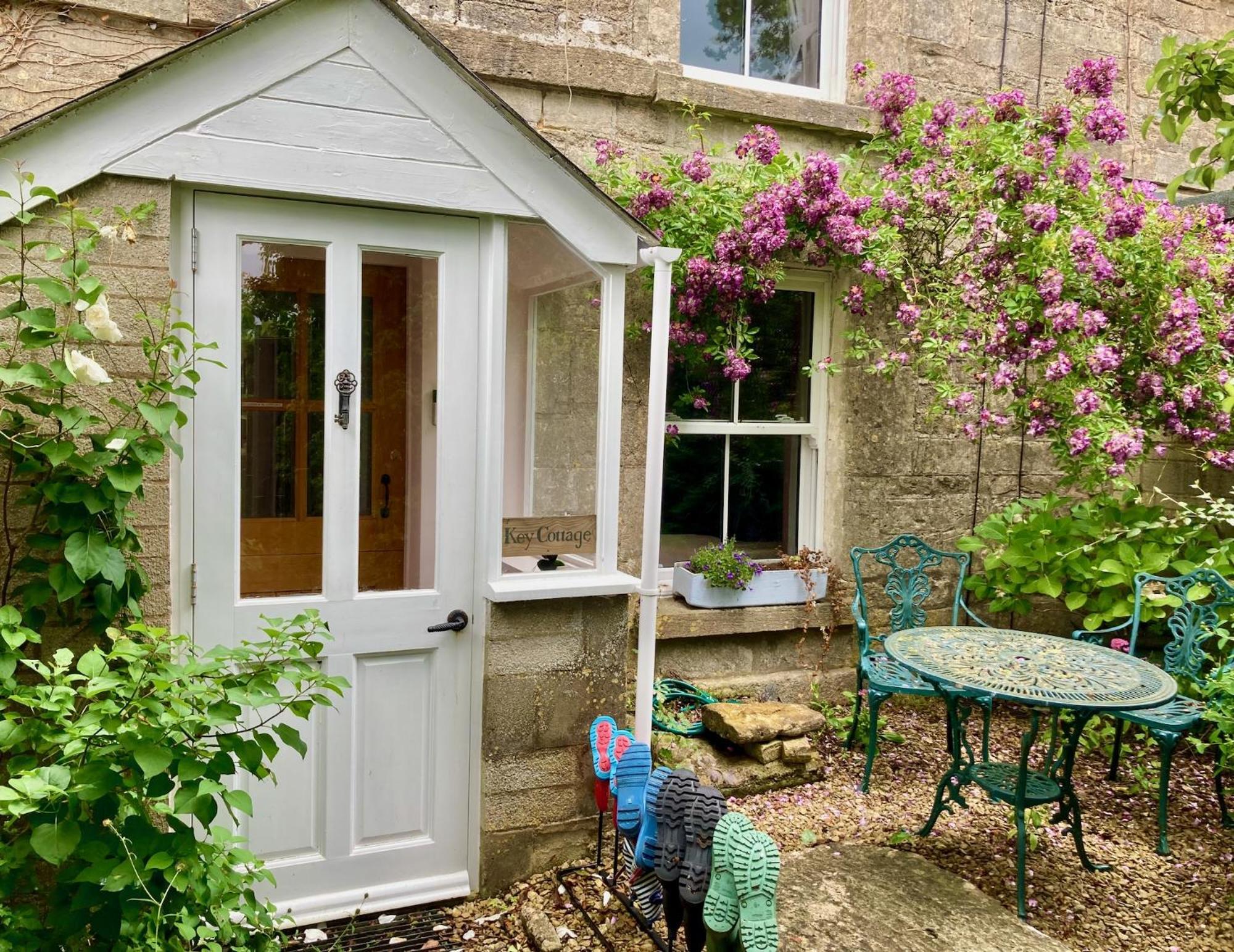 Key Cottage, Sleeps 8 * Brimscombe